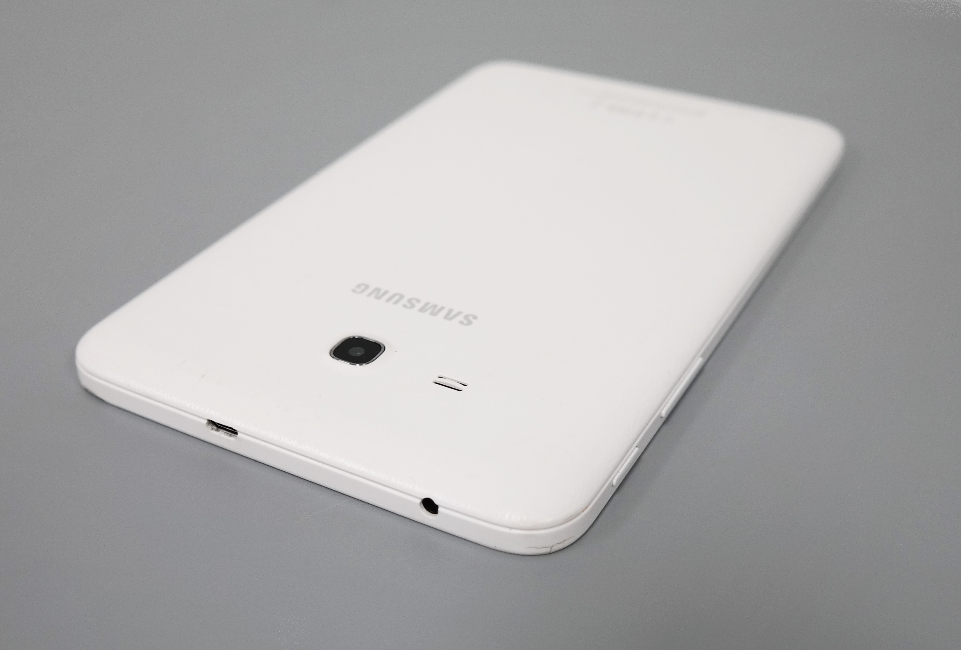 Samsung Galaxy Tab E Lite SMT113 8GB, WiFi, 7in White READ